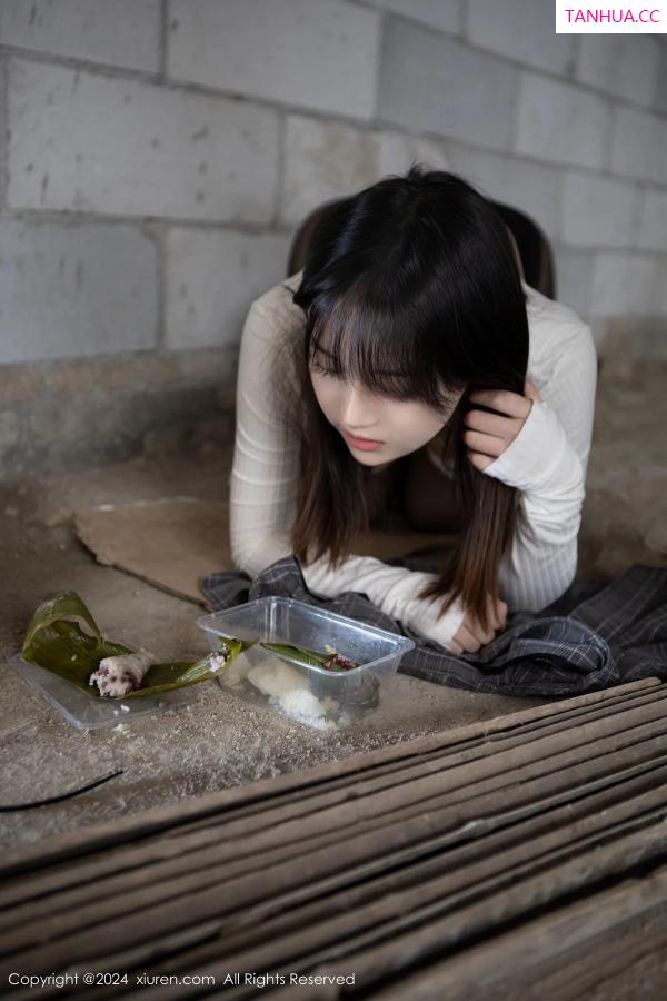 豆瓣酱  [XiuRen]高清写真图 2024.04.23 No.8439 豆瓣酱 美腿黑丝第16张图片